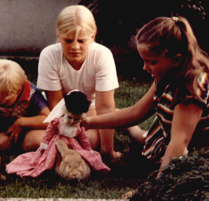 198220mit20Cousin20Cousine20Hase20und20Puppe
